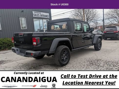 Used 2022 Jeep Gladiator Sport AWD/4WD image 11