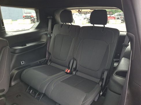 Used 2024 Jeep Grand Cherokee L Laredo AWD/4WD image 10
