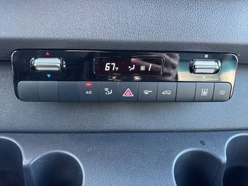 Used 2025 Mercedes-Benz Sprinter 2500 image 36