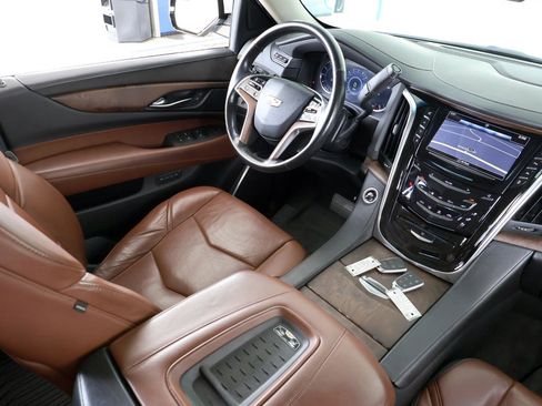 Used 2016 Cadillac Escalade ESV Premium AWD/4WD image 15