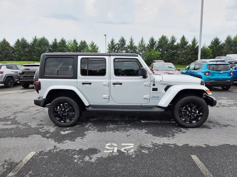 Used 2023 Jeep Wrangler Unlimited Sahara w/ Cold Weather Group AWD/4WD image 16