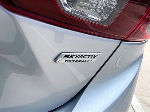 Used 2018 MAZDA MAZDA3 Touring FWD image 9