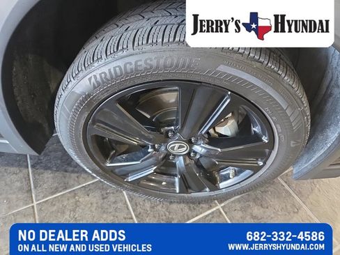 Used 2019 Lexus UX 200 w/ Premium Package FWD image 4