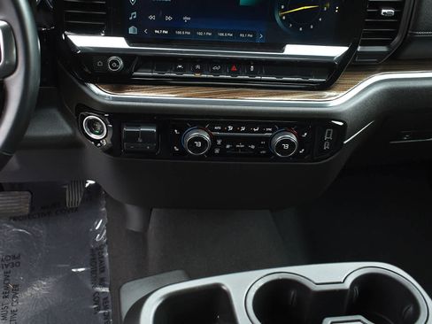 Used 2022 Chevrolet Silverado 1500 LT image 14