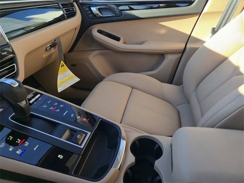 New 2025 Porsche Macan image 28