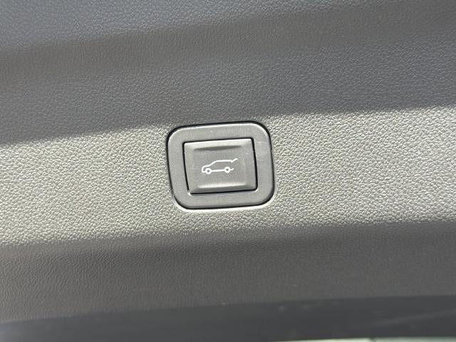Used 2025 GMC Yukon Denali Ultimate AWD/4WD image 21