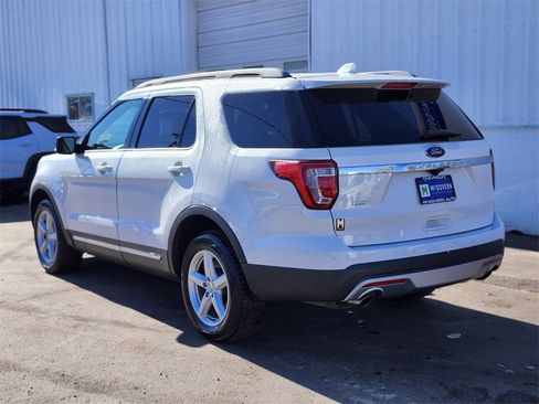 Used 2017 Ford Explorer XLT w/ Equipment Group 202A image 3