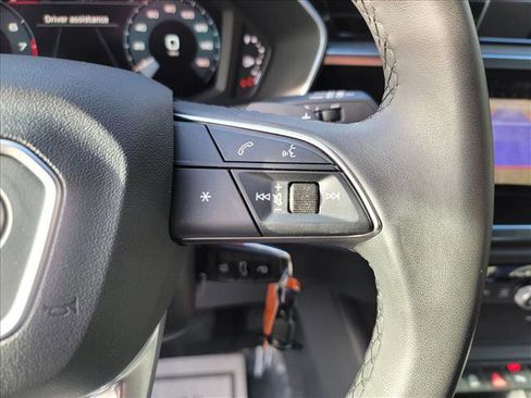 Used 2025 Audi Q3 2.0T Premium w/ Black Optic Sport Package image 19