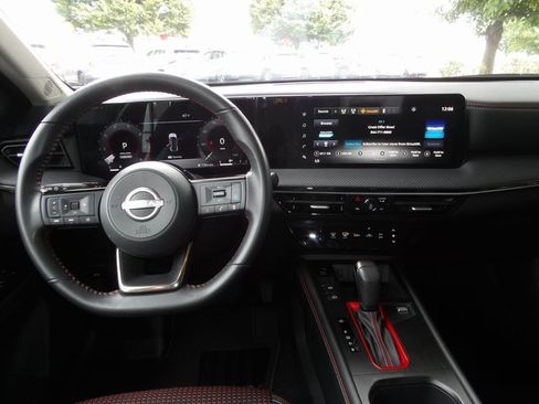 Certified 2025 Nissan Kicks SR image 17