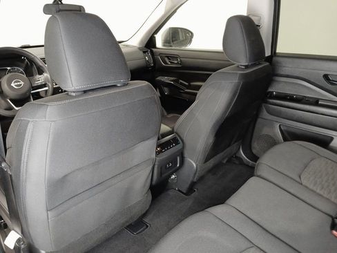 Used 2024 Nissan Pathfinder SV image 15