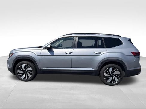 Used 2024 Volkswagen Atlas SE AWD/4WD image 11