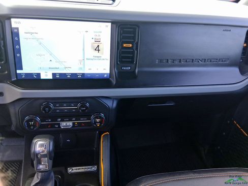 Used 2023 Ford Bronco Badlands w/ Sasquatch Package AWD/4WD image 16