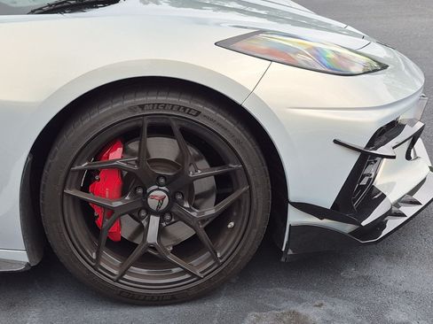 Used 2021 Chevrolet Corvette Stingray Premium Cpe w/ Z51 Performance Package RWD image 13