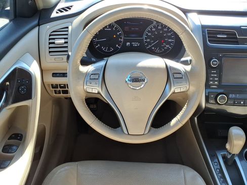 Used 2013 Nissan Altima 2.5 SL w/ Technology Pkg FWD image 5