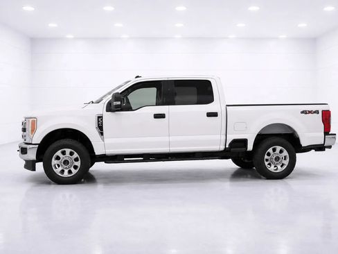 Used 2024 Ford F350 XLT AWD/4WD image 2