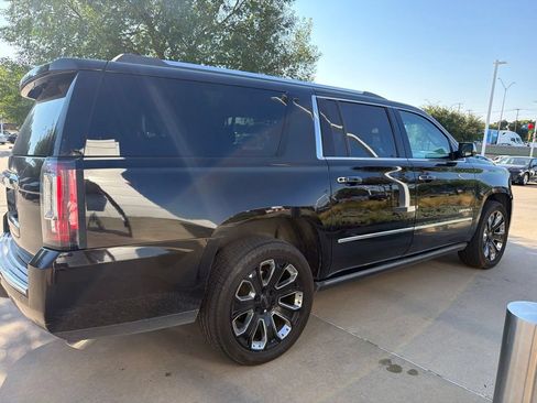 Used 2020 GMC Yukon XL Denali w/ Denali Ultimate Package AWD/4WD image 4