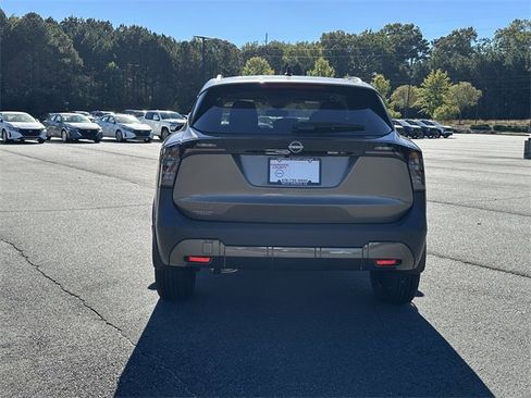 New 2026 Nissan Kicks SV image 5