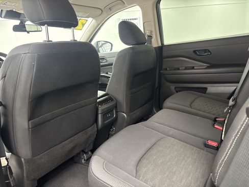Used 2024 Nissan Pathfinder SV FWD image 17