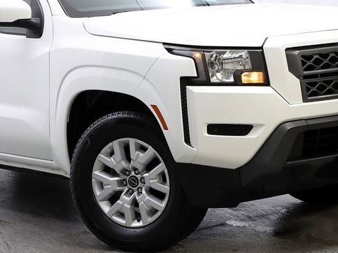 Used 2023 Nissan Frontier SV w/ Technology Package RWD image 3