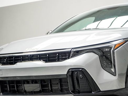 Used 2025 Kia K4 GT-Line Turbo image 2