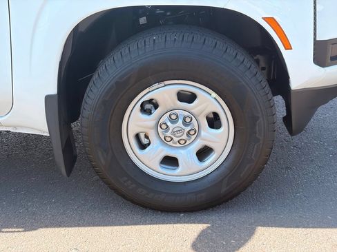 Certified 2026 Nissan Frontier S RWD image 9