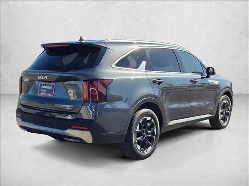 Used 2024 Kia Sorento S image 5
