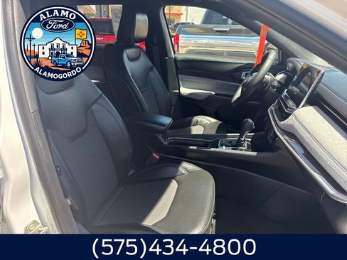 Used 2024 Jeep Compass Latitude image 25