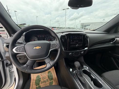Used 2023 Chevrolet Traverse LT FWD image 14