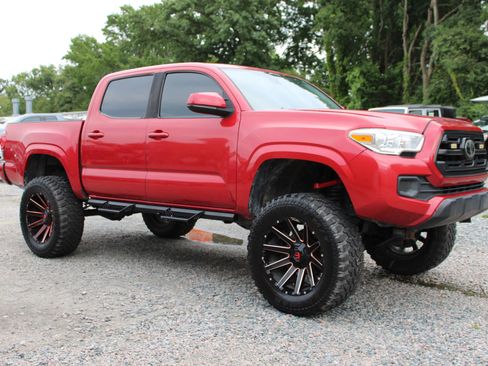 Used 2019 Toyota Tacoma SR image 10