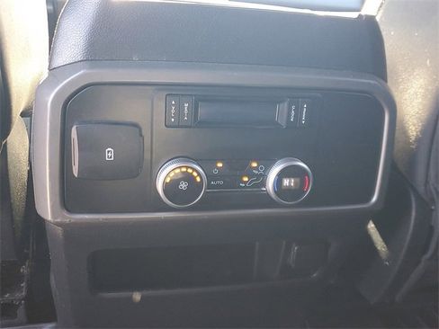 Used 2020 Ford Expedition XLT image 12