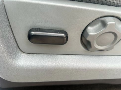 Used 2011 Ford F150 XLT w/ XLT Chrome Pkg image 12