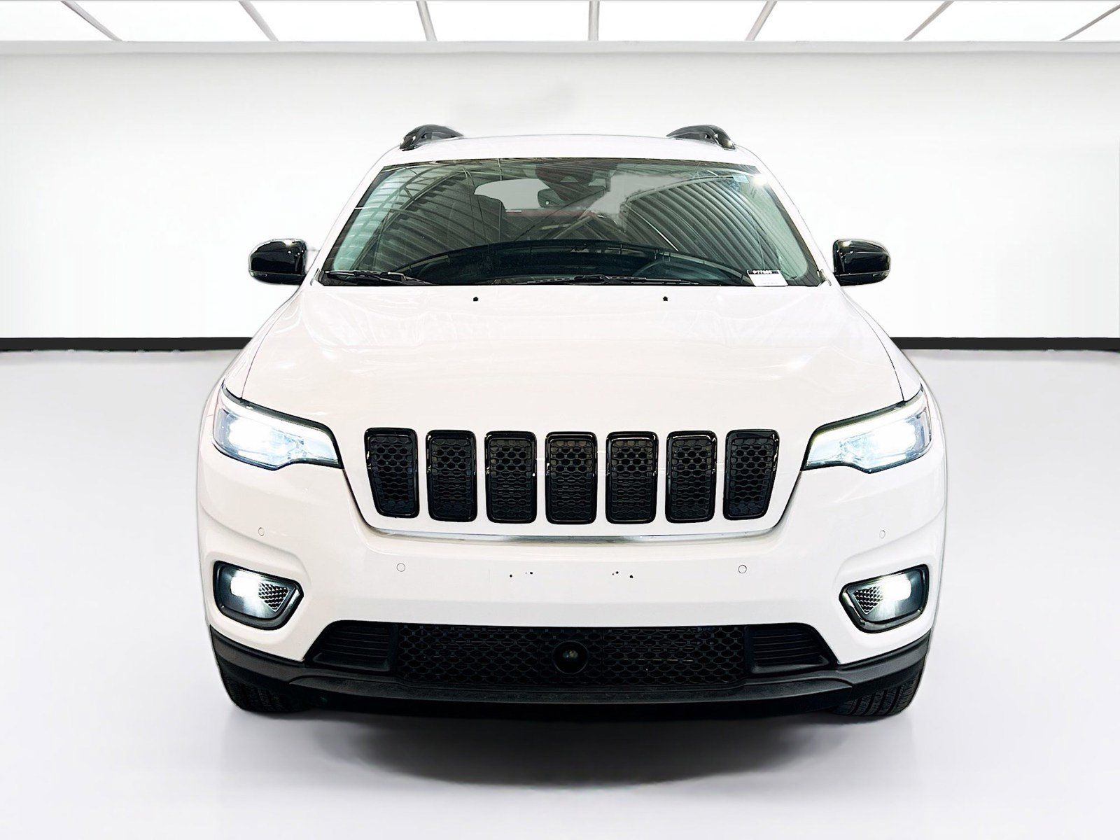 Used 2023 Jeep Cherokee Altitude Lux AWD/4WD image 2