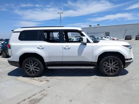 Used 2025 Lexus GX 550 w/ Cold Area Package AWD/4WD image 4