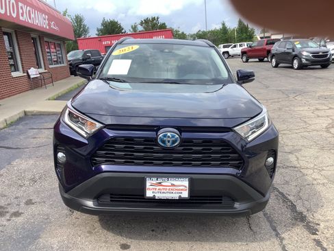 Used 2021 Toyota RAV4 XLE w/ Convenience Package image 2