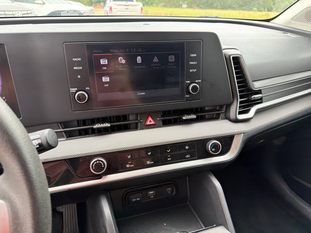 Used 2025 Kia Sportage LX FWD image 28
