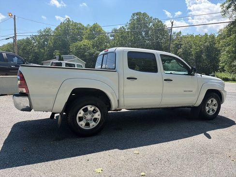 Used 2011 Toyota Tacoma 4x4 Double Cab w/ SR5 Pkg #2 image 12