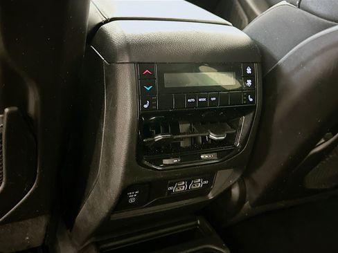 Used 2023 Jeep Grand Cherokee L Limited AWD/4WD image 28