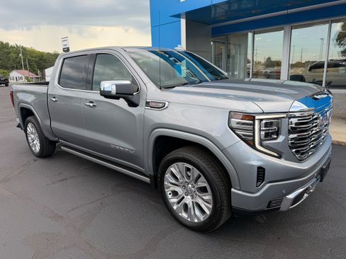 Used 2024 GMC Sierra 1500 Denali w/ Technology Package AWD/4WD image 3
