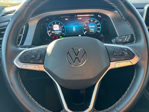 Used 2025 Volkswagen Atlas Cross Sport SE image 29