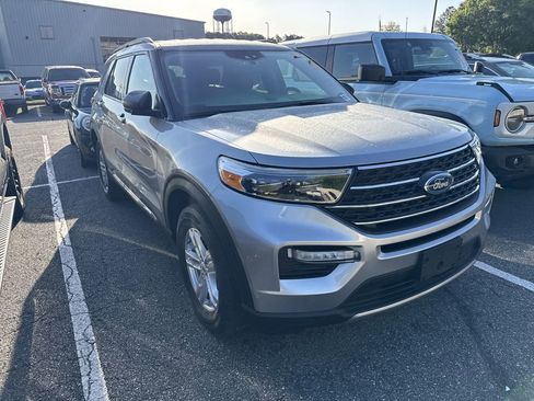 Used 2023 Ford Explorer XLT w/ Equipment Group 202A image 2