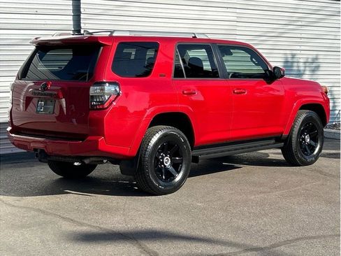 Used 2020 Toyota 4Runner SR5 image 3