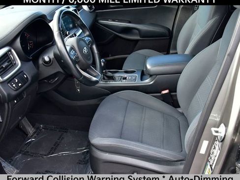 Certified 2018 Kia Sorento LX w/ LX V6 Convenience Package image 10