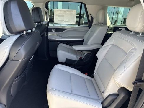 New 2026 Lincoln Navigator L Reserve AWD/4WD image 15