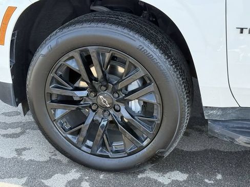 Used 2025 Chevrolet Tahoe Premier AWD/4WD image 34