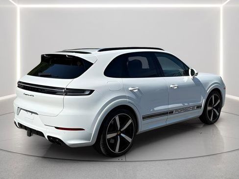 Used 2025 Porsche Cayenne GTS image 5