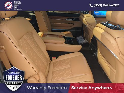 Used 2023 Jeep Grand Wagoneer Series III AWD/4WD image 36