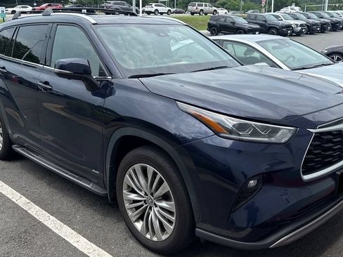 Used 2026 Toyota Highlander Platinum AWD/4WD image 3