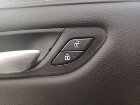 Used 2025 Cadillac XT4 Premium Luxury FWD image 17