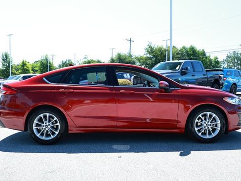 Used 2019 Ford Fusion SE FWD image 4