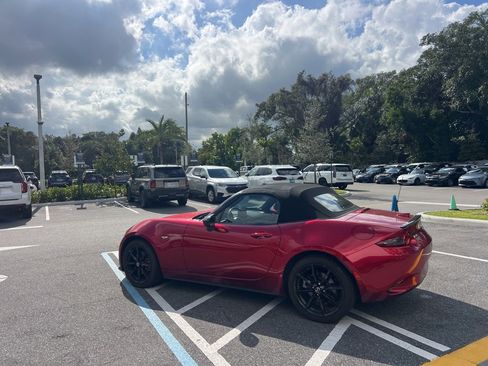 Used 2021 MAZDA MX-5 Miata Club image 12